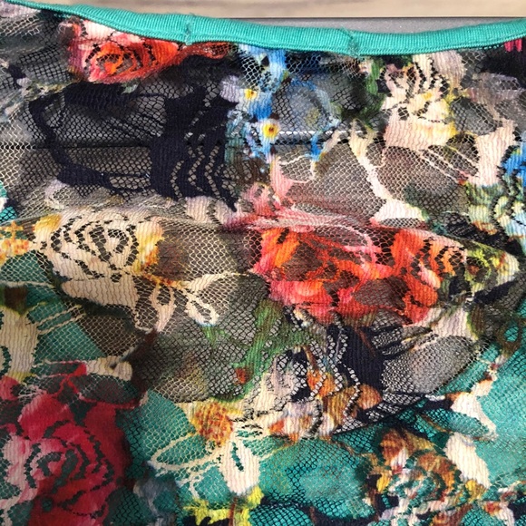 Green tank top - Picture 4 of 4